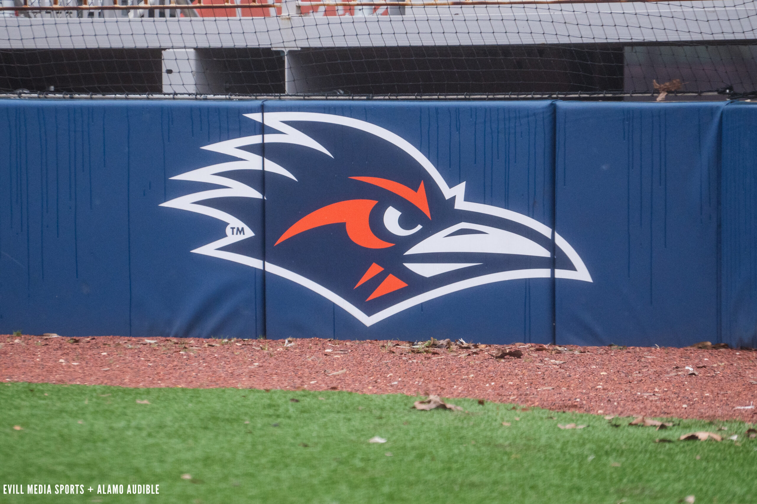 UTSA baseball roadrunner field wall