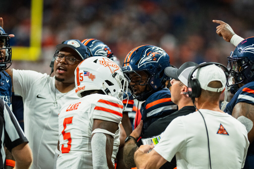 UTSA rolls past UTRGV in season opener