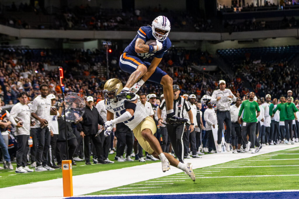 UTSA rallies down 14, beats Navy to remain perfect in conference play